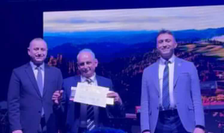 Azərbaycanlı onkoloqlarının elmi işi birinci yeri qazandı  – Mükafat xəstə uşaqlara bağışlandı – FOTO