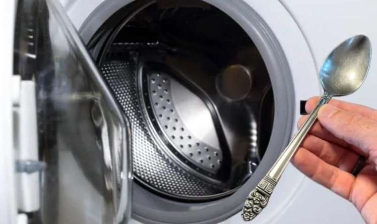 Paltaryuyan maşının qapısına qaşıq qoyun -  Səbəb