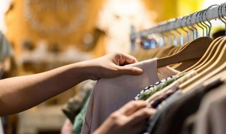 Mağazalarda paltar geyinənlərin diqqətinə!  