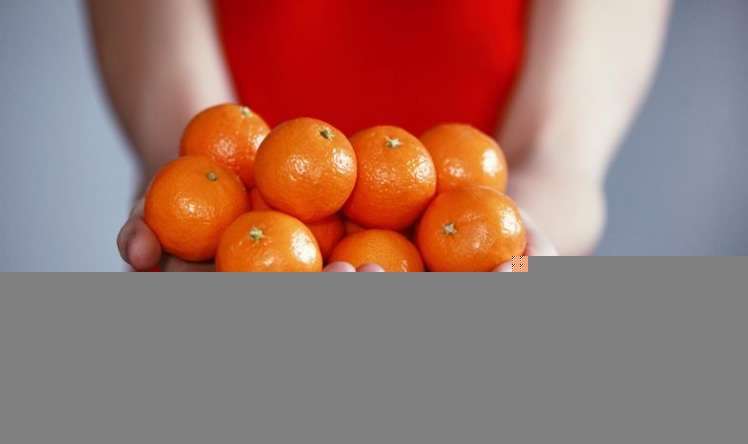 Mərcə gəlib, mandarini bütöv uddu   –  Boğuldu