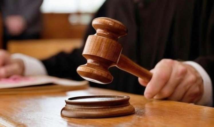 Yeniyetmə qızın ölümünə səbəb olan həkim hakim qarşısında 