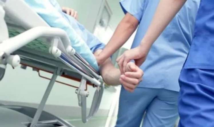 2 nəfər pilləkəndən yıxılaraq öldü 