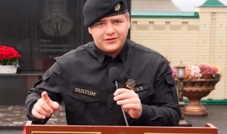 Kadırovun əmri ilə polislər xəstəxanada həkimlərin    telefonunu yoxlayıb