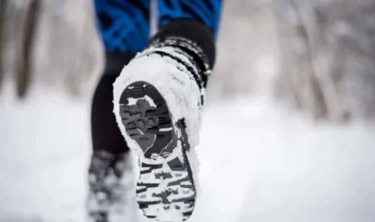 Qar və buzda təhlükəsiz gəzinti:  Ayaqqabının altına bir damcı çəkin