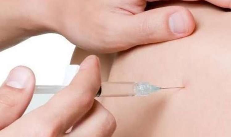 Kişi ailə üzvünün vurduğu iynədən şoka düşərək öldü 