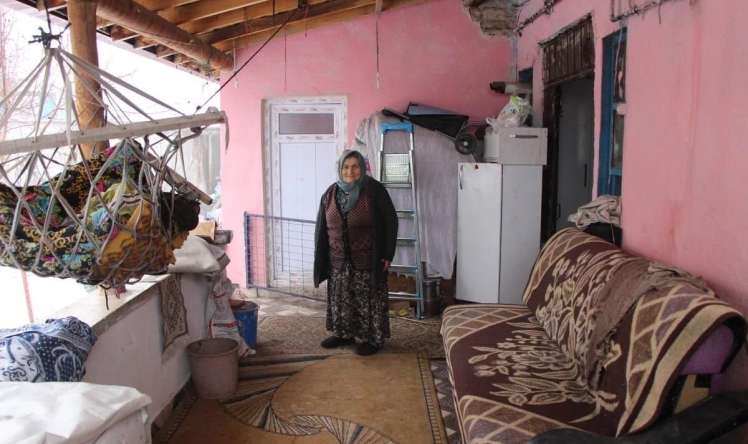 Qüsurlu üç oğluna baxan qadın "İlin anası" seçildi -  FOTO