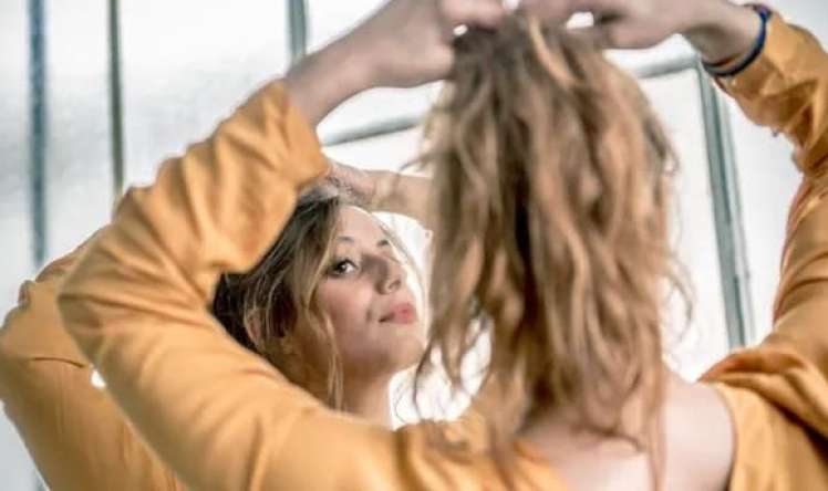Saçlarını bu cür yığan qadınlar risk altındadır -  Həkimdən xəbərdarlıq