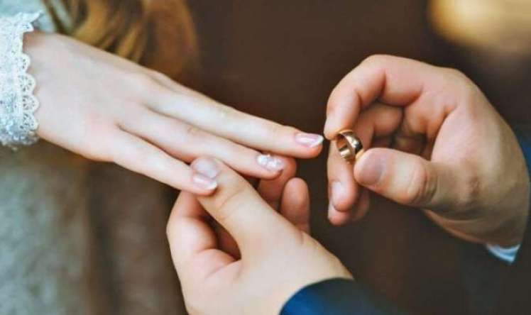 Diş həkimi 13 yaşlı qızla nişanlandı 