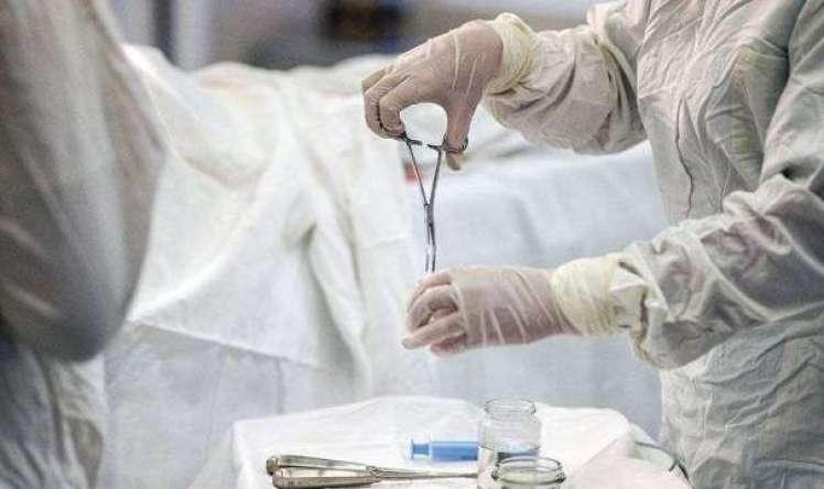 4 il əvvəl mədədə unudulmuş salfet   - sidik kisəsindən çıxarıldı