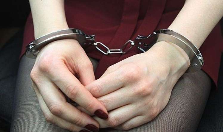 Bakıda atasını qətlə yetirən 15 yaşlı qız saxlanıldı 