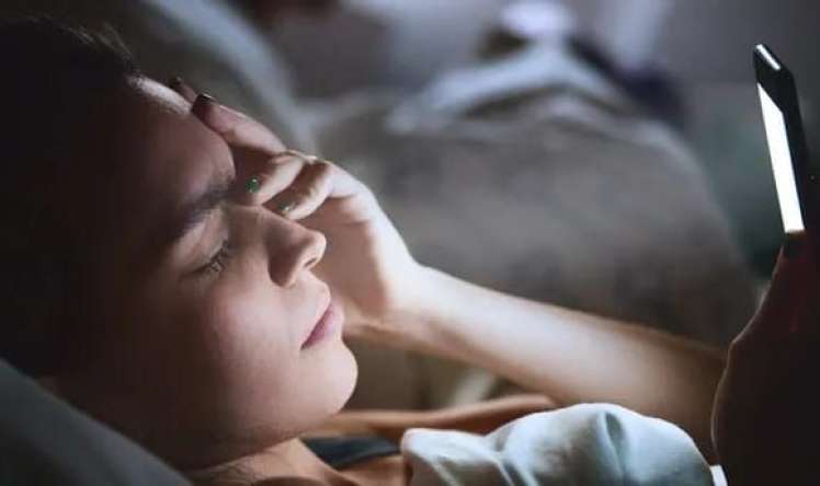 Bütün günü telefona baxanlar risk altındadır -  Mütəxəssisdən ciddi xəbərdarlıq