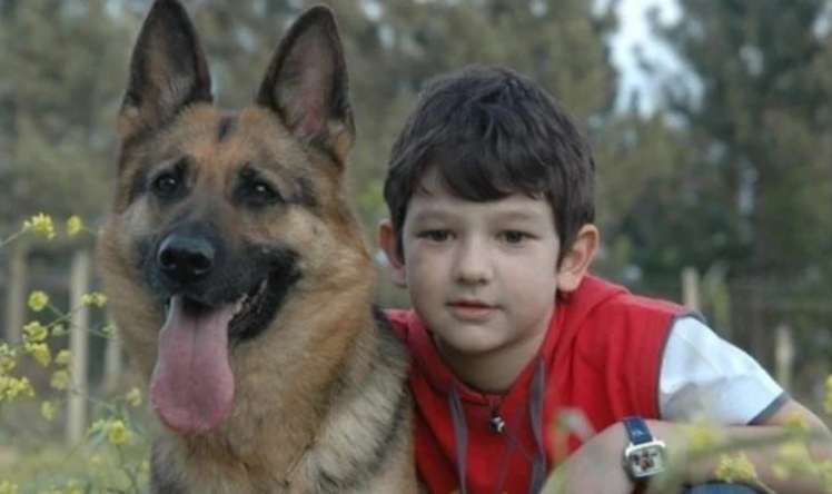 Bir zamanların balaca aktyoru idi -  Tanınmaz hala düşüb 