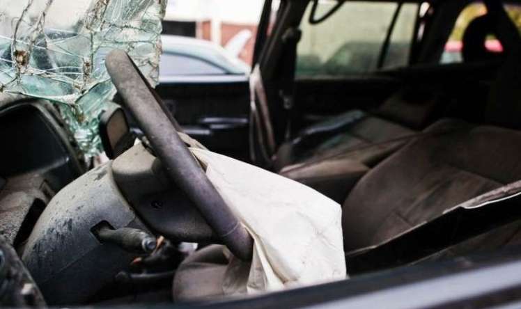 Sürücüsü qəfil ölən mikroavtobus qəzaya uğradı 