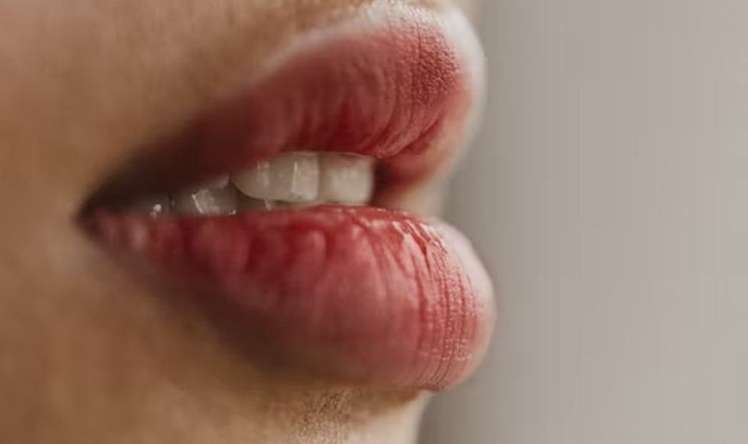 Dodaqlar çatlayırsa  – autoimmun xəstəlikdən yoxlan 