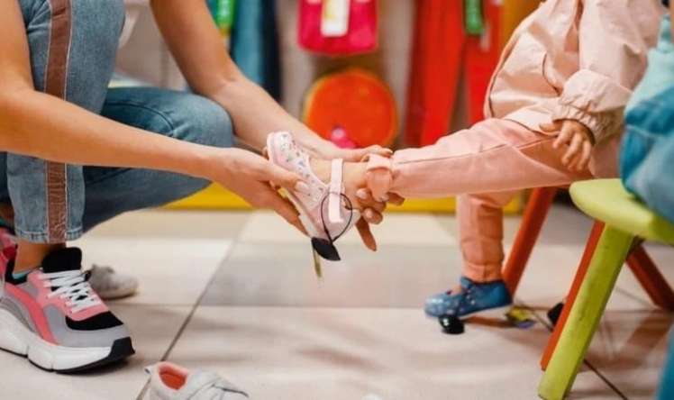 Dar ayaqqabılar uşaqların ayaq inkişafına mənfi təsir göstərir -  Düzgün seçim