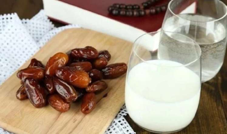 Sahurda xurma və südün 5 faydası:  İsti suda isladın, sonra südə əlavə edin