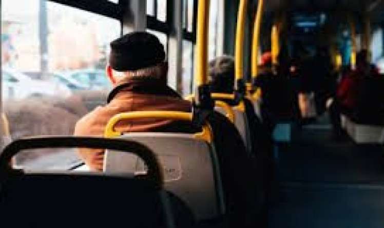 Yaşlı kişi avtobusda öldü 