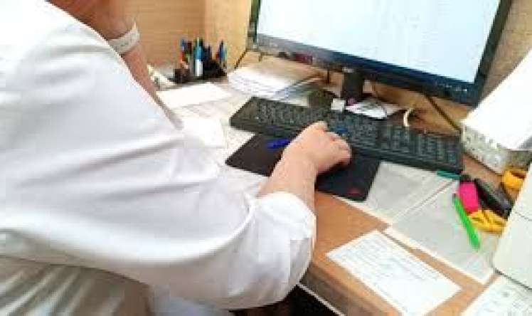 10 ay xəstəxanaya düşə bilməyən qadında   - xərçəng aşkarlandı