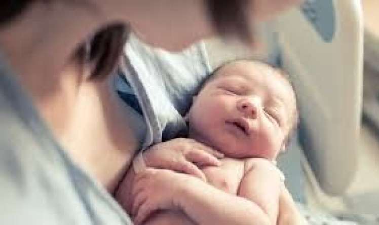 Azərbaycanda uşaq doğumu 