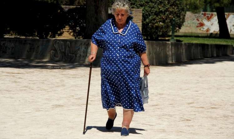 Gəzərkən səntirləmək B12 çatışmazlığını    göstərir