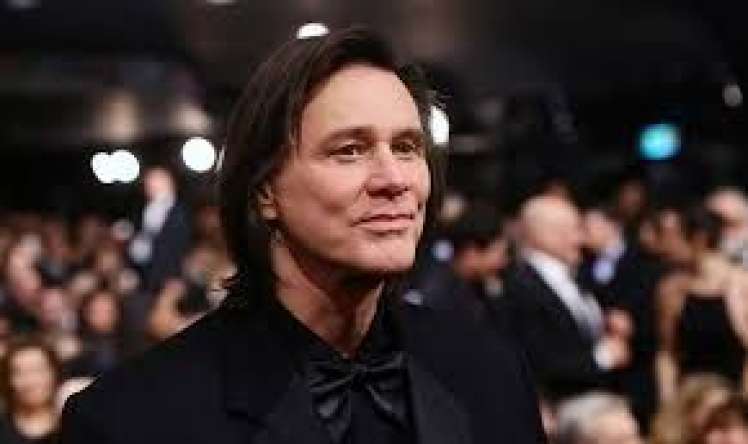 Cim Kerrinin göz rəngi niyə dəyişib?  