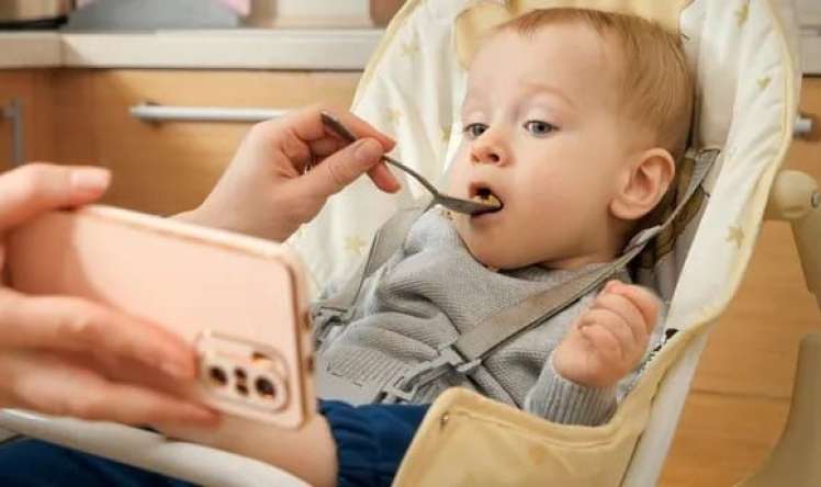 Uşağınız ekran qarşısında neçə saat vaxt keçirir? -  Kritik yaş hədləri