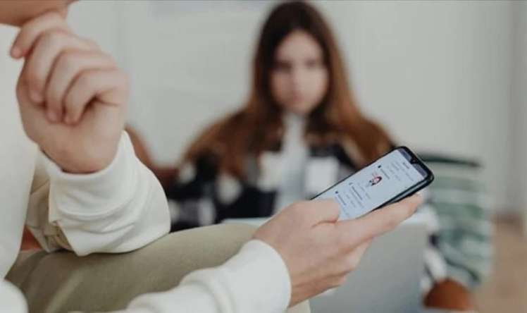 Uşaqlarda qəbizliyin əsas səbəbi -  Ekran asılılığı 