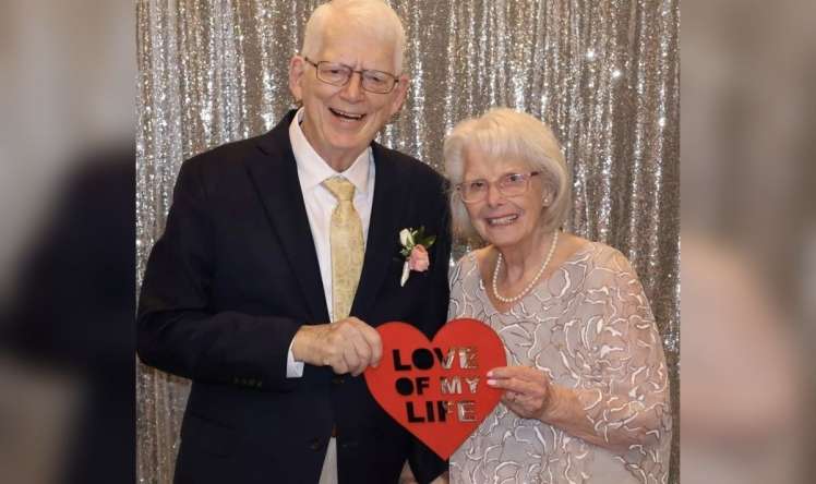 92 yaşlı kişi  ilə 82 yaşlı qadın    evləndi