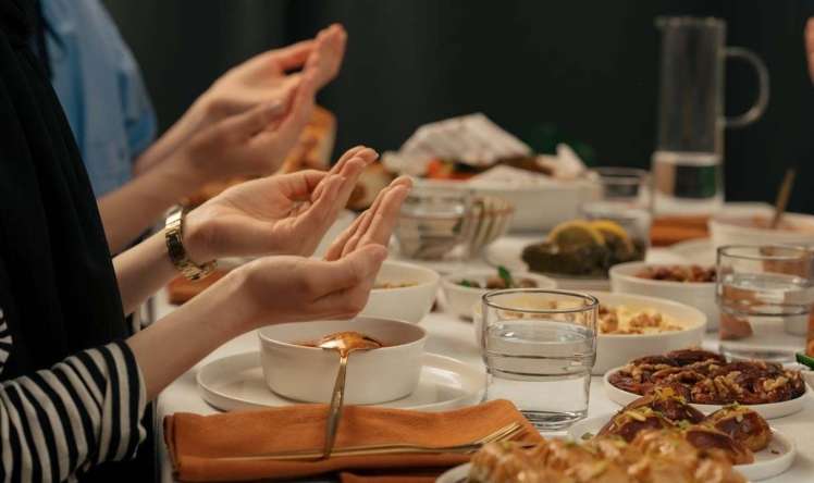 Ramazanda qidalanma xəbərdarlığı:  Bu cür yemək mədəni yorur