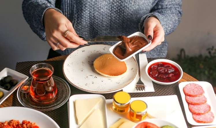 İmsak yeməyinin gizli təhlükələri:  Bu qidalar susuzluğu artırır