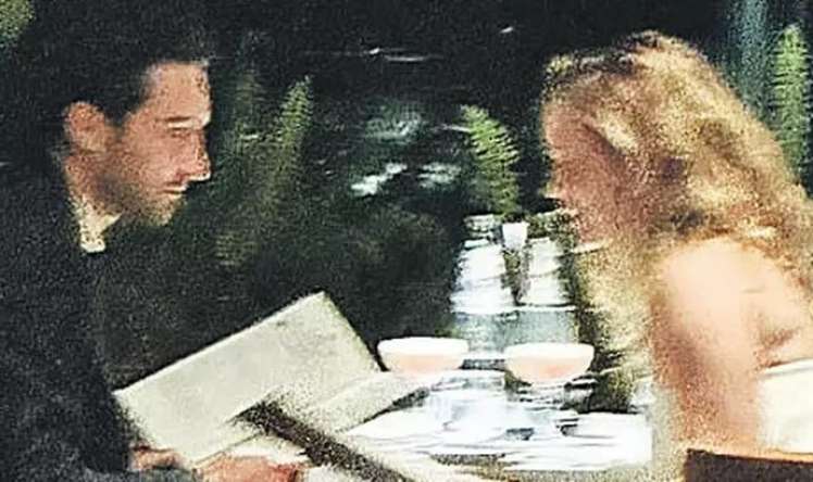 Meksikalı milyarder sevgilisi ilə...  