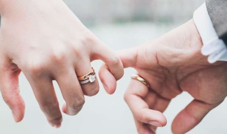 Nişan üzüyü niyə  sol ələ taxılır?