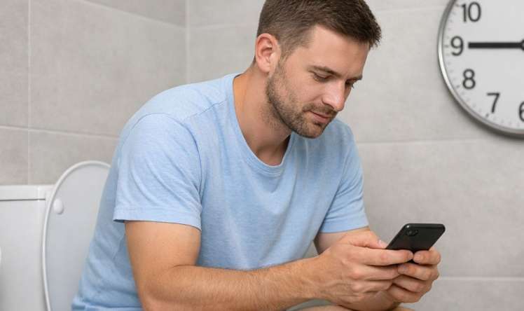 Tualetdə telefonla nə qədər oturmaq olar? 