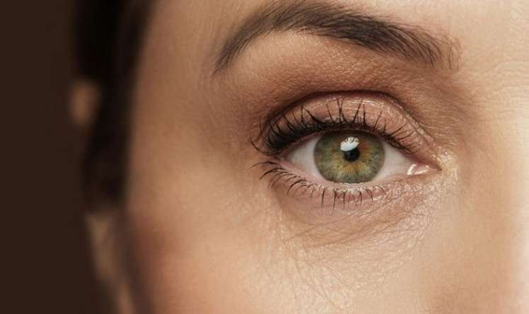 Gözləriniz yaşınızı göstərir -  Sallanmış göz qapaqları, qırışlar...