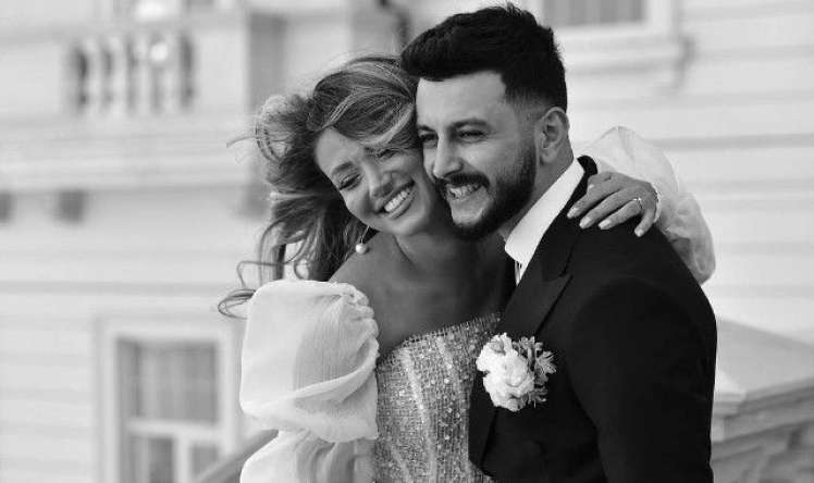 Məşhur cütlüyün övladı dünyaya gəldi -  FOTO