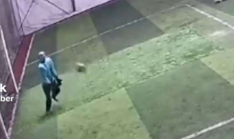 Sinəsinə top dəydi, ürəyi dayandı -  VİDEO