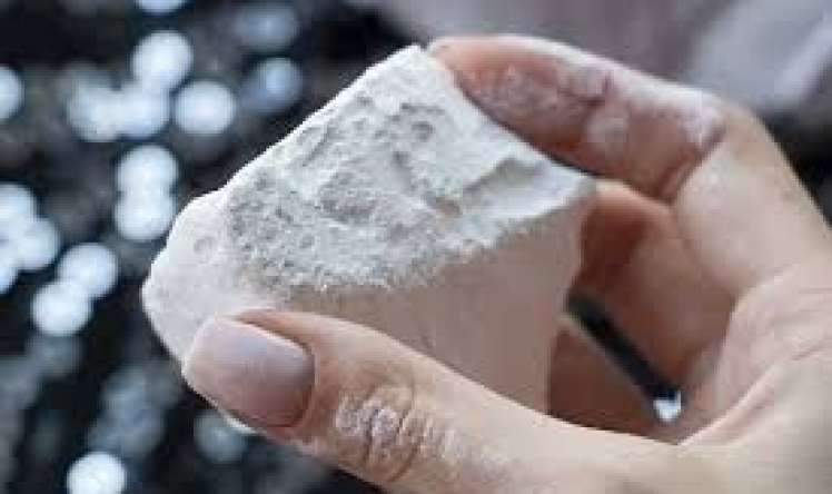 Təbaşir, boya, karton, benzin yemək istəyənlərdə  - nə çatışmır?