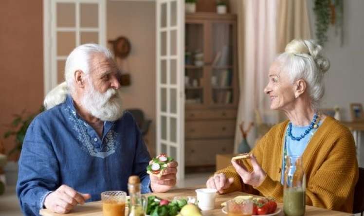 Qadınlar kişilərdən niyə daha uzun yaşayır?  – ALİMLƏR AÇIQLADI