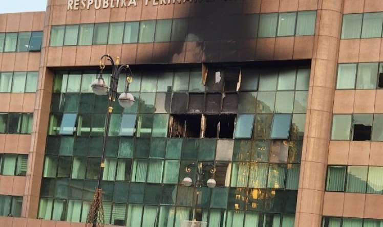  Yeddi körpənin öldüyü  yanğının məsuliyyəti TƏBİB-dədir  - Keçmiş direktor