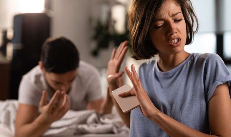 Kişinin sevgisinin yalan olduğunu göstərən  10 əlamət