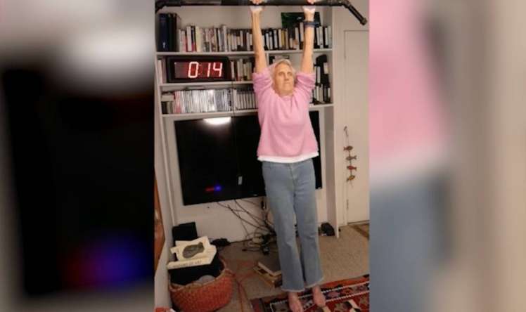 90 yaşlı nənə turnikdə rekord vurdu 