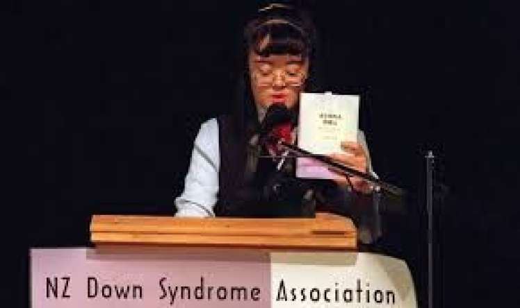 Dünyada ilk ali təhsil alan  Daun sindromu insan