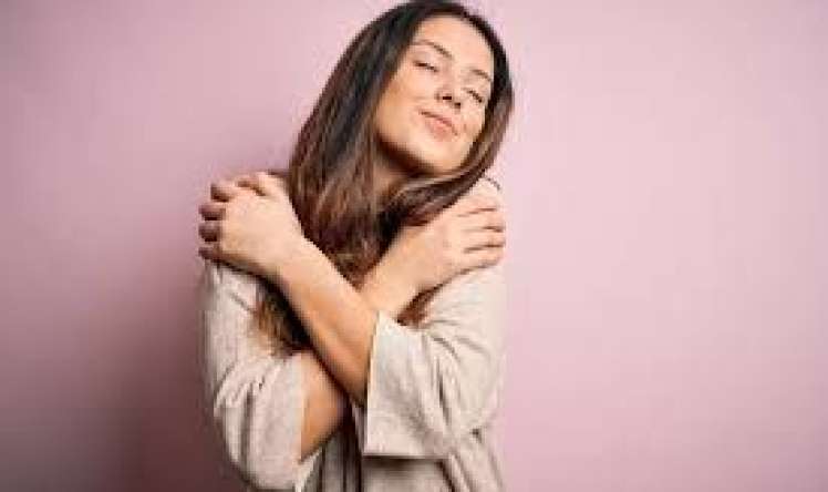 Özünü sevməyən, dəyərsiz insan necə olur?  