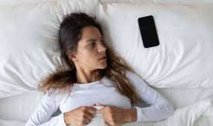 Telefonu yastığın yanına qoyub yatanları    nə gözləyir?