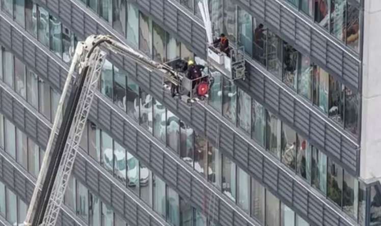 22 mərtəbəli xəstəxanada ölüm-dirim mübarizəsi -   İşçilər belə xilas edildi 