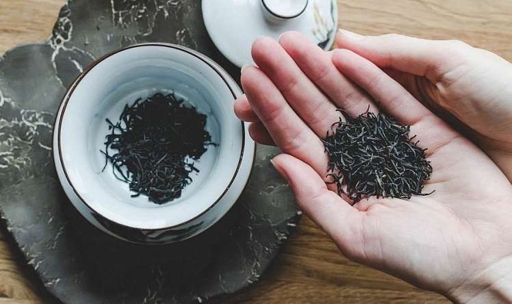 Keyfiyyətsiz qara çayın bədənə verdiyi   - ZƏRƏRLƏR