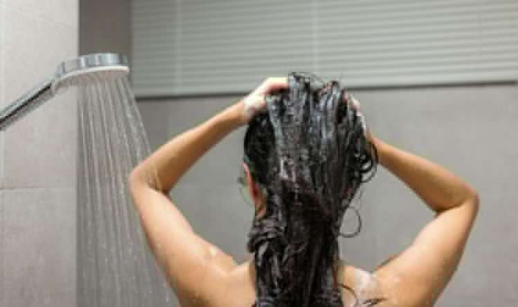 Hər gün duş almaq  saçları uzadar?