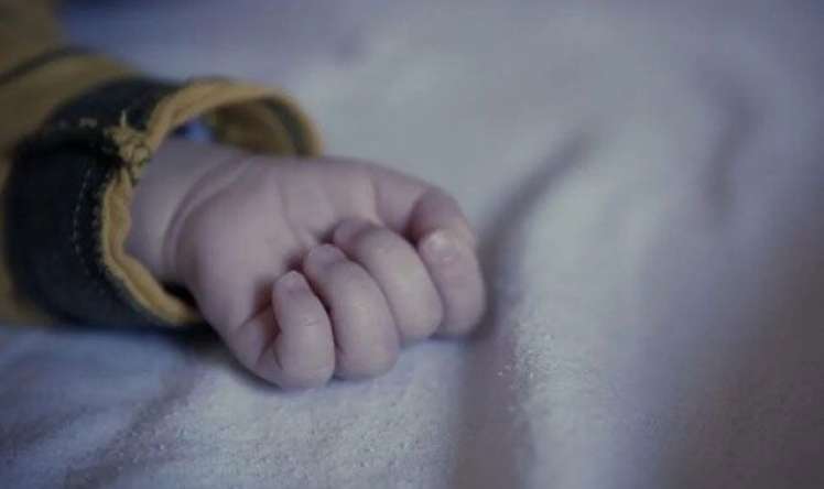 Boğazında yemək qalan 1 yaşlı körpə öldü 