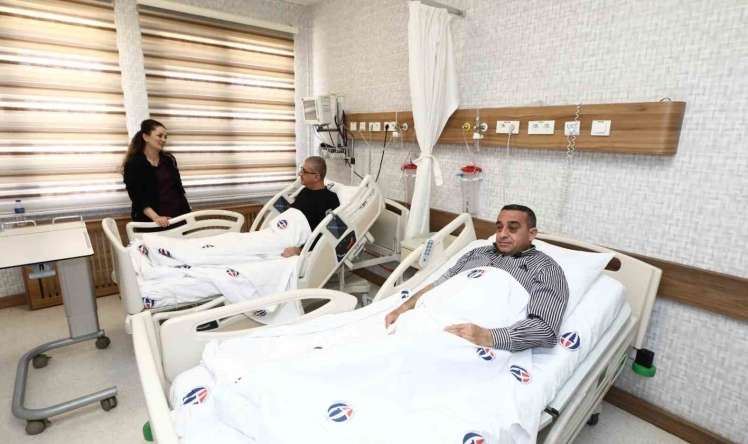 Xəstə həkiminə böyrəyini  bağışladı