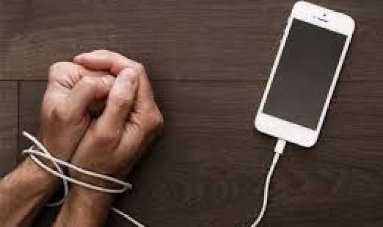 İnsan sutkada neçə saat telefona baxa bilər? 